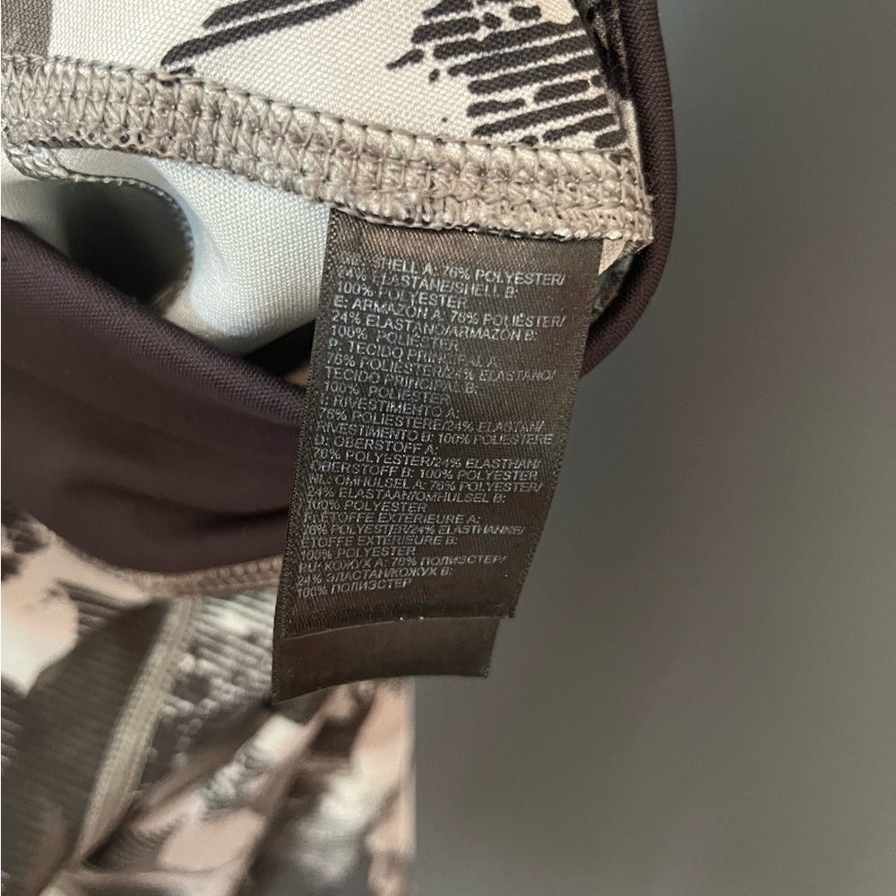 The North Face Flashdry Cropped Athletic Leggings - Picture 7 of 8